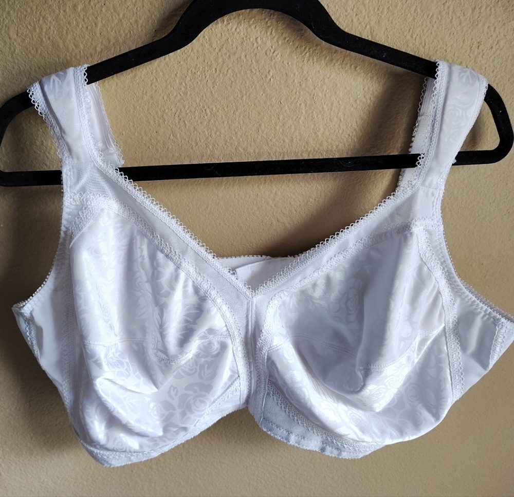Playtex Women's White 18-Hour Comfort Strap Bra Sz 48D Wireless All Day Wear
